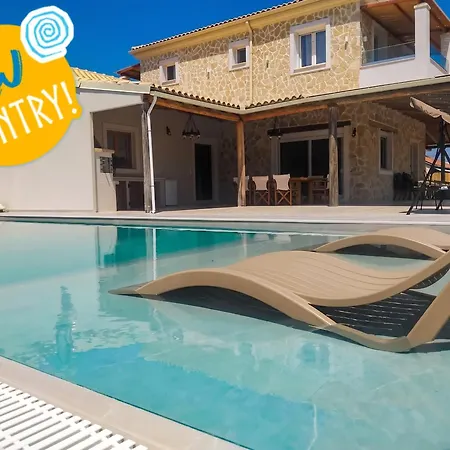 La Bella Sofia With Private Pool By Dadovillas Vilă